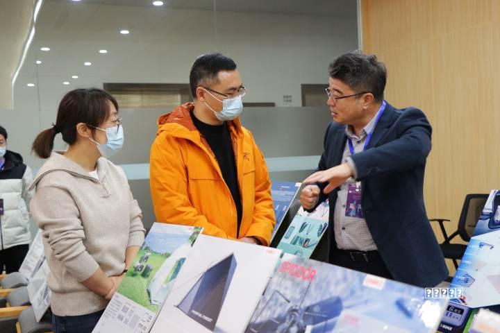 我姑父今年不知听了谁的忽悠，稀里糊涂买了15万块的农业银行股票